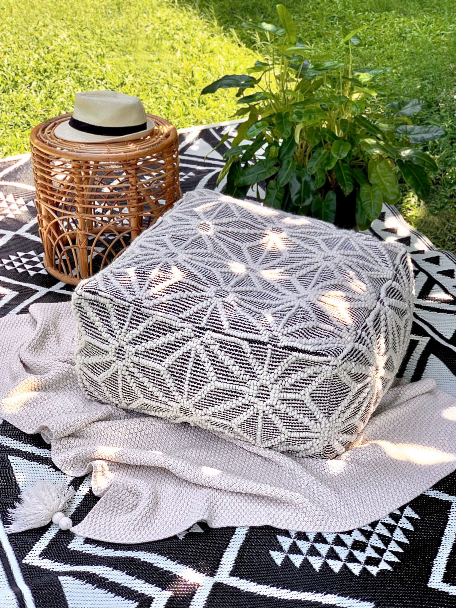 BEHATI FLOOR POUF